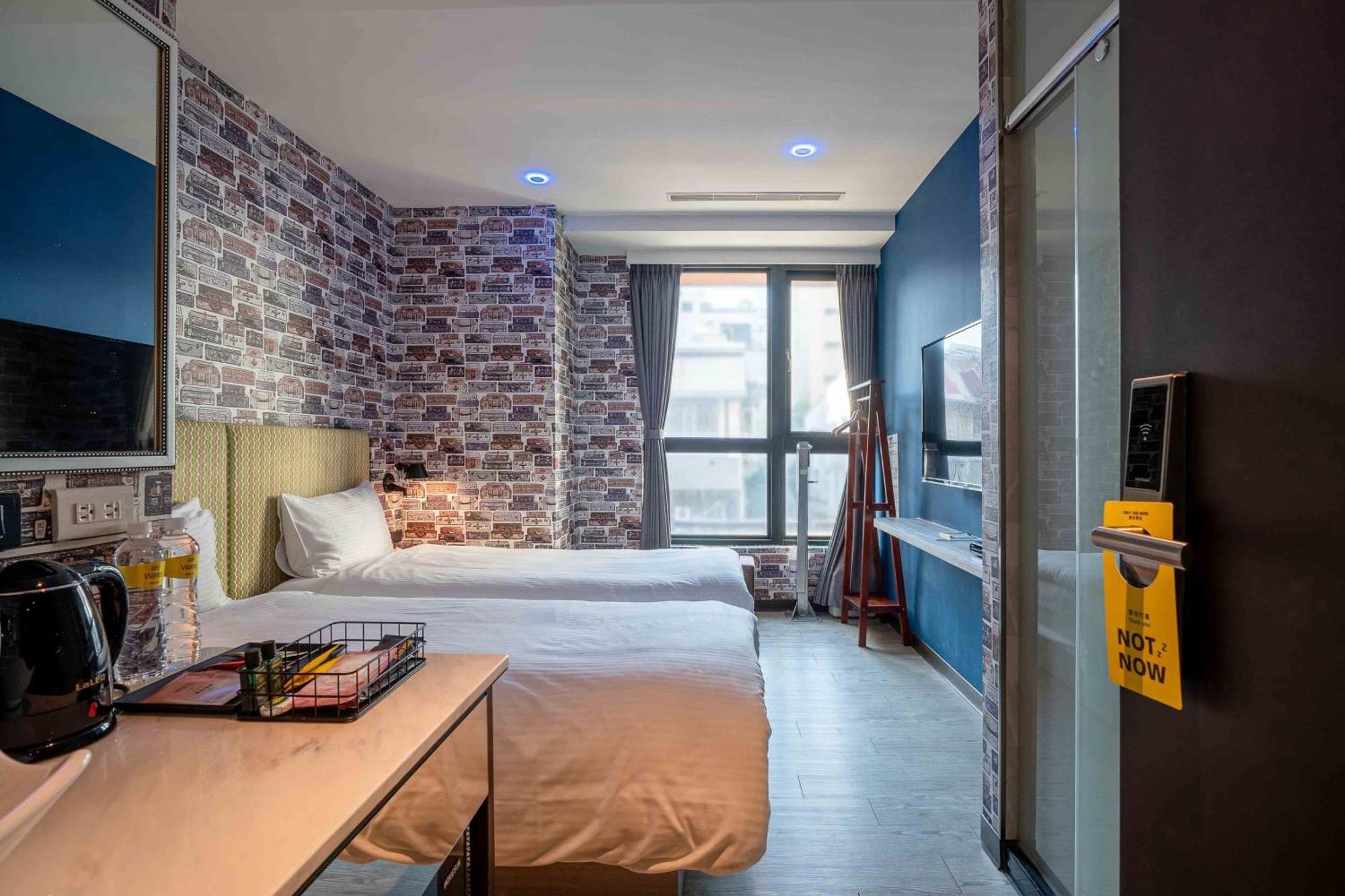 Check Inn Taichung Ziyou Экстерьер фото
