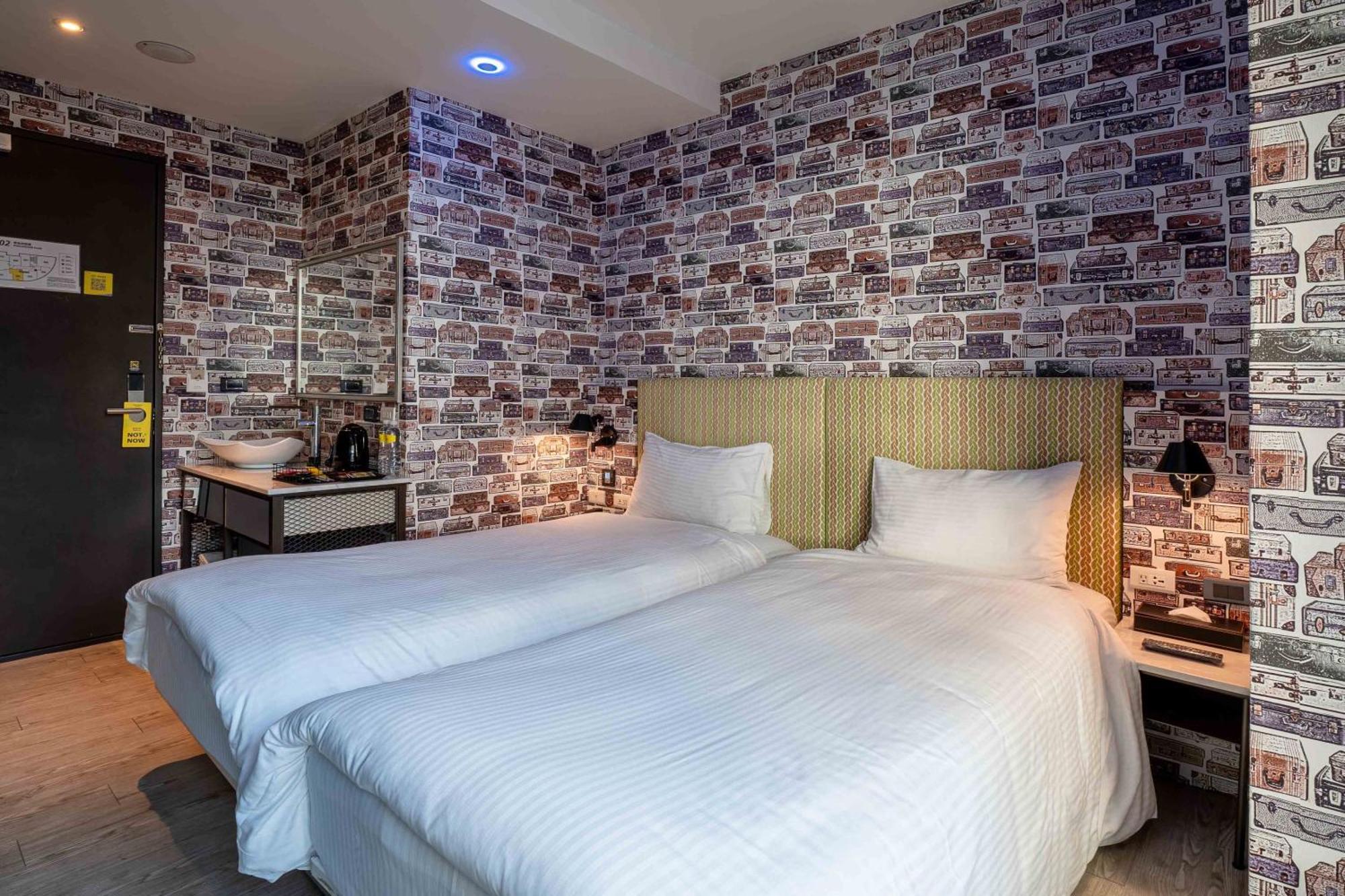 Check Inn Taichung Ziyou Экстерьер фото