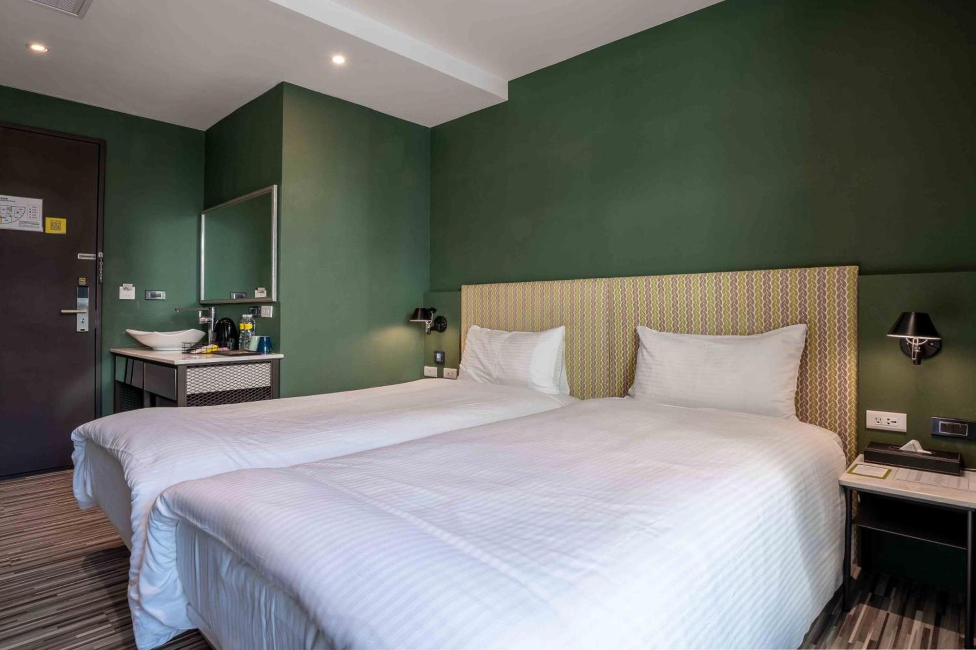 Check Inn Taichung Ziyou Экстерьер фото