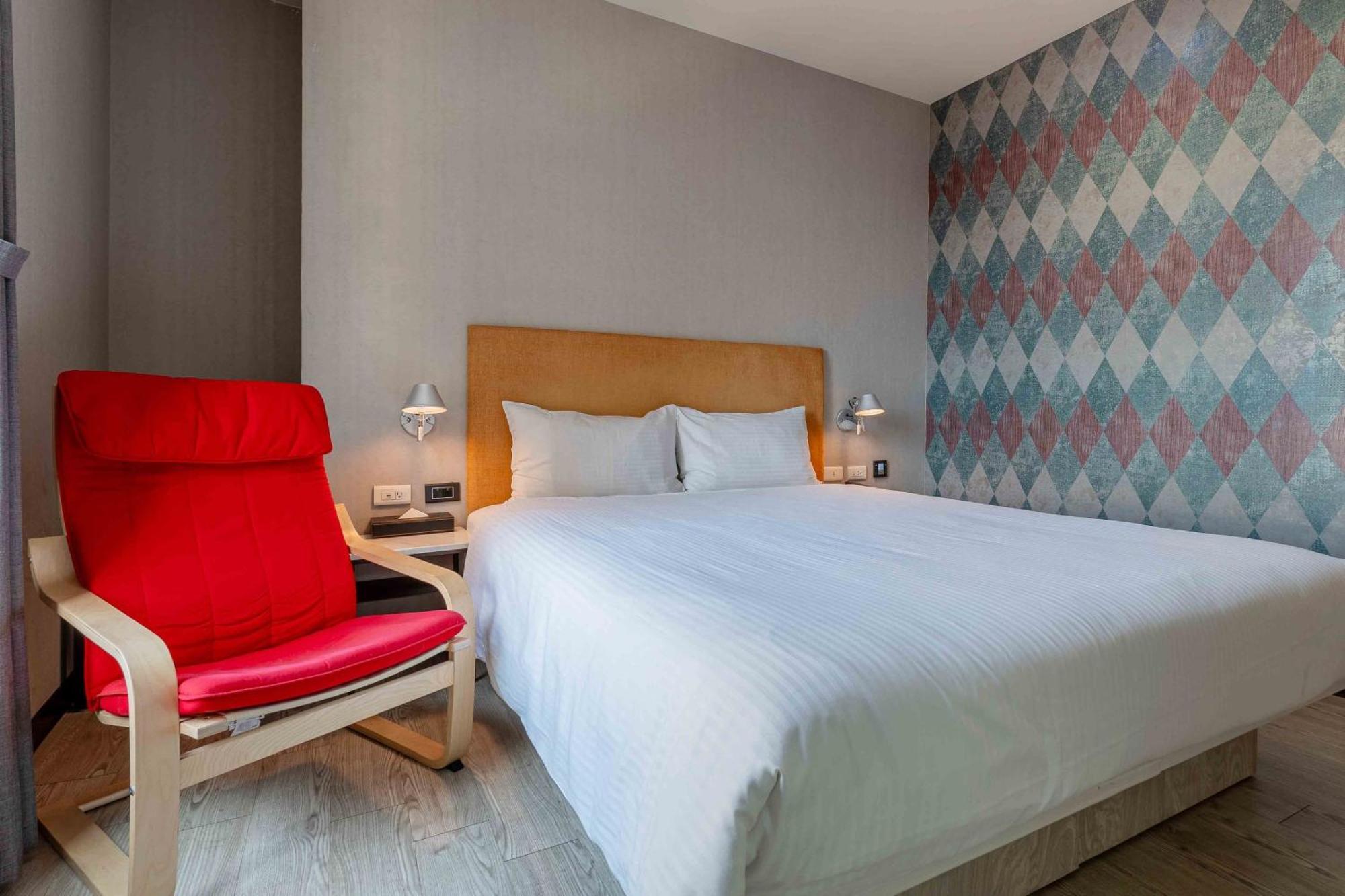 Check Inn Taichung Ziyou Экстерьер фото