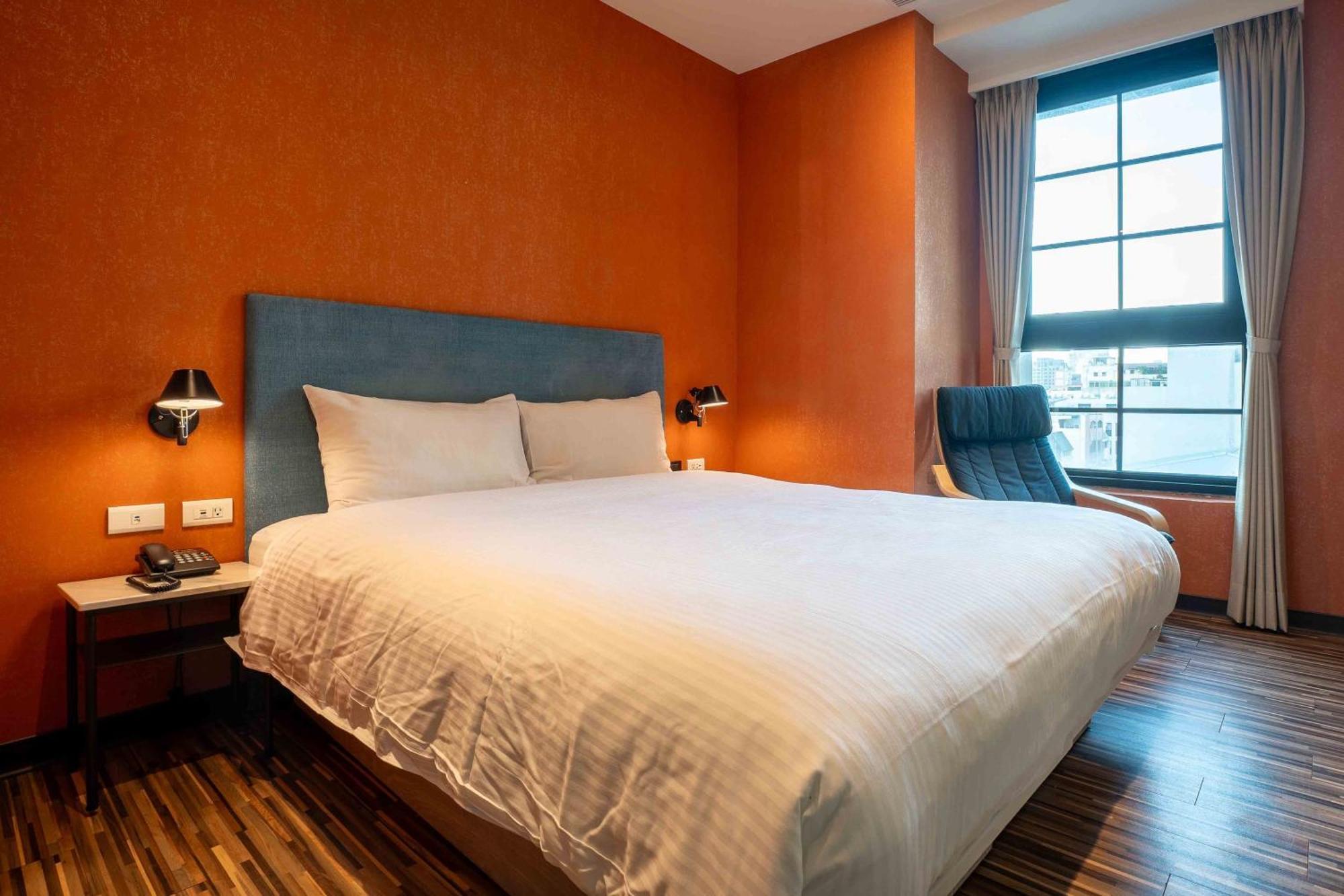 Check Inn Taichung Ziyou Экстерьер фото