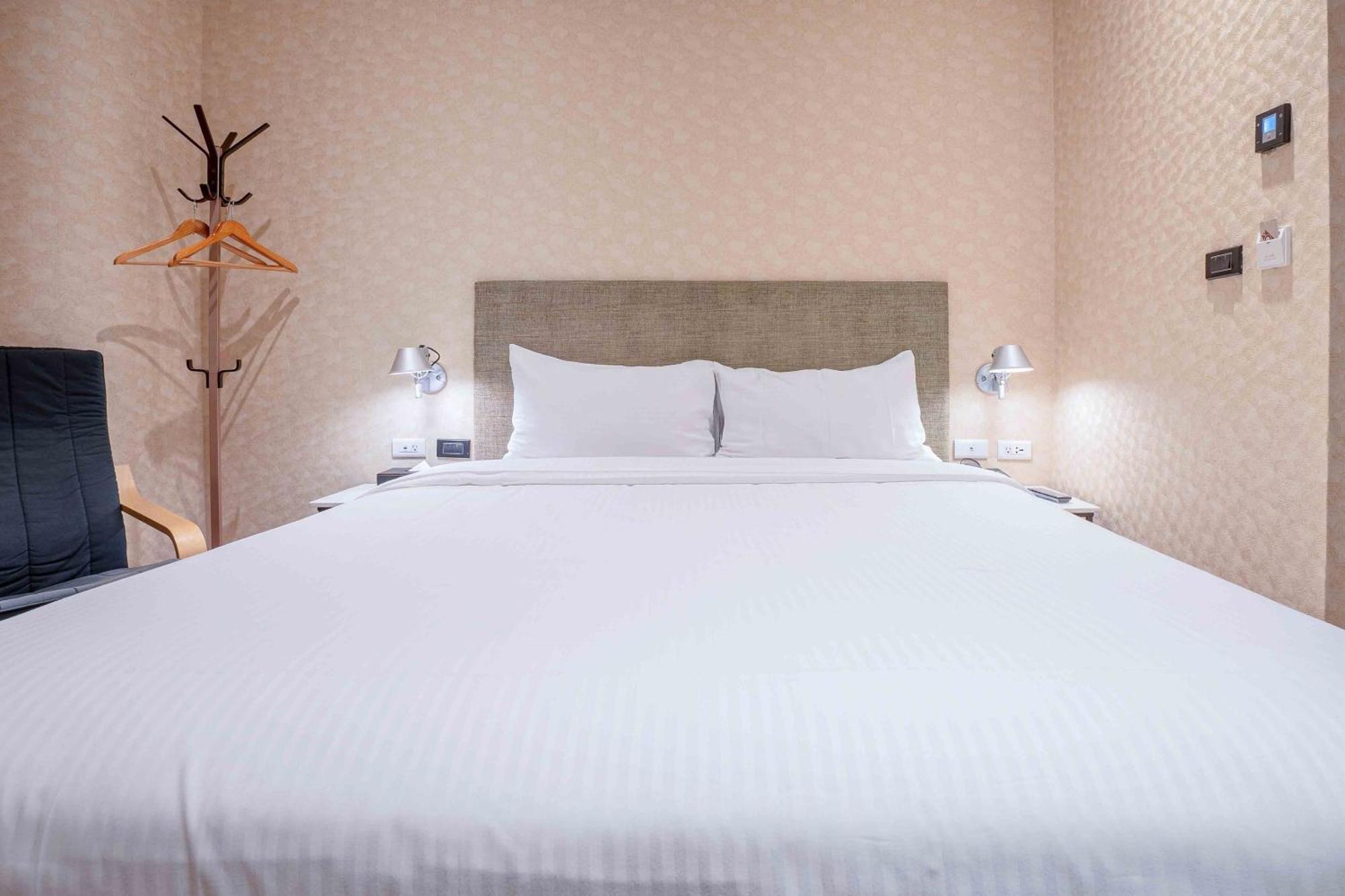 Check Inn Taichung Ziyou Экстерьер фото