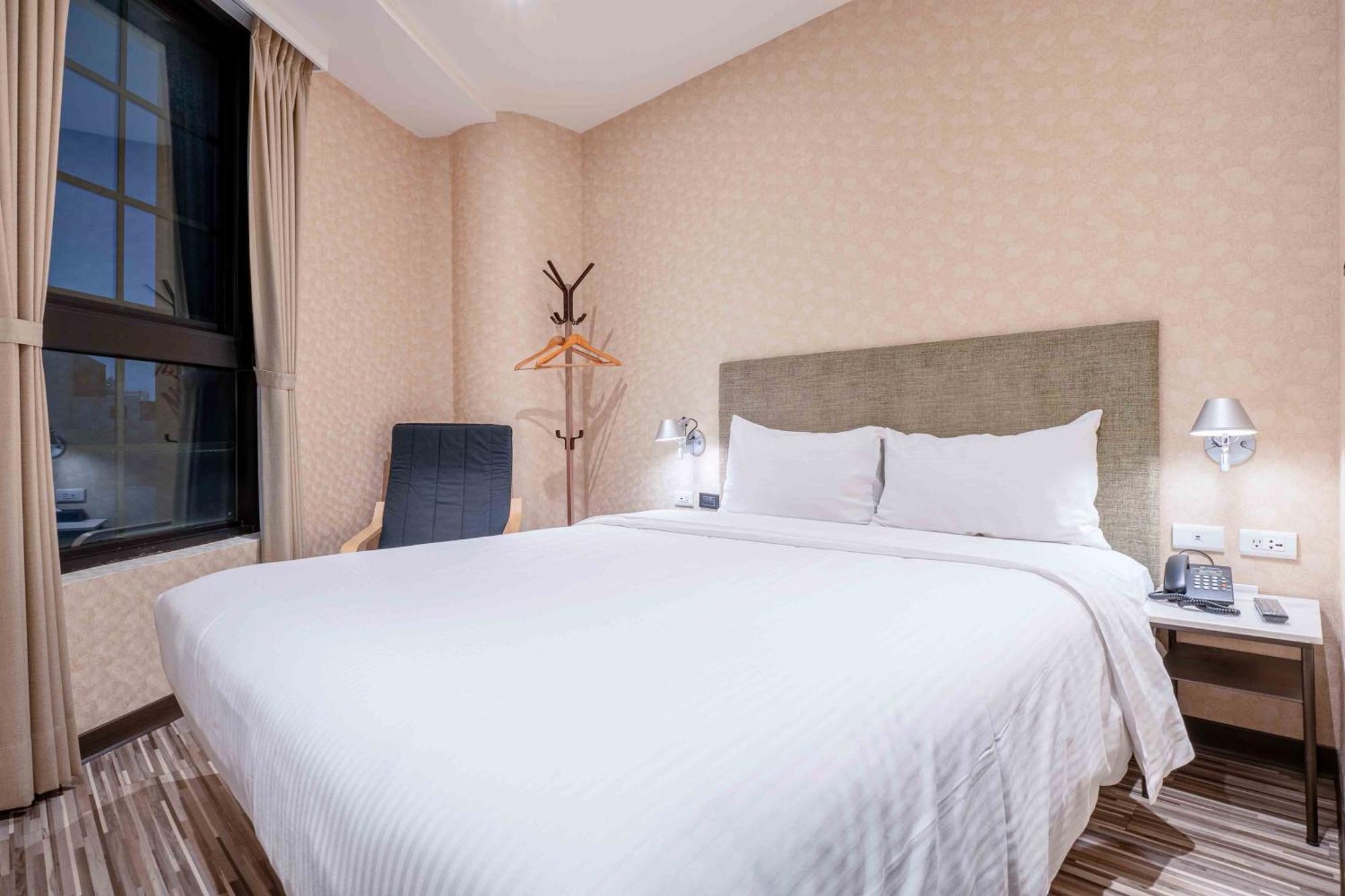 Check Inn Taichung Ziyou Экстерьер фото
