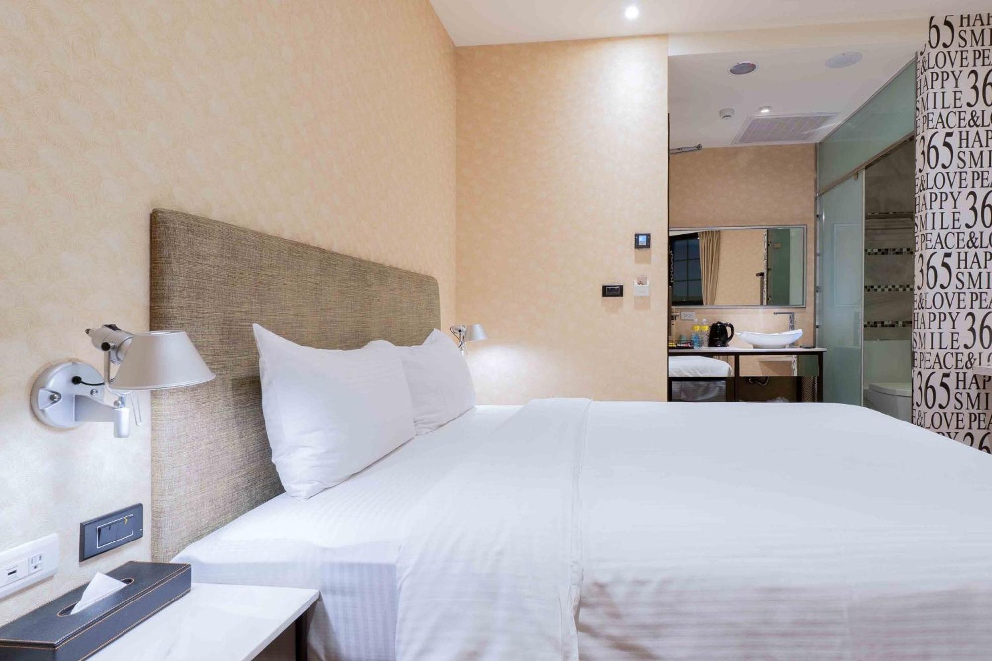 Check Inn Taichung Ziyou Экстерьер фото