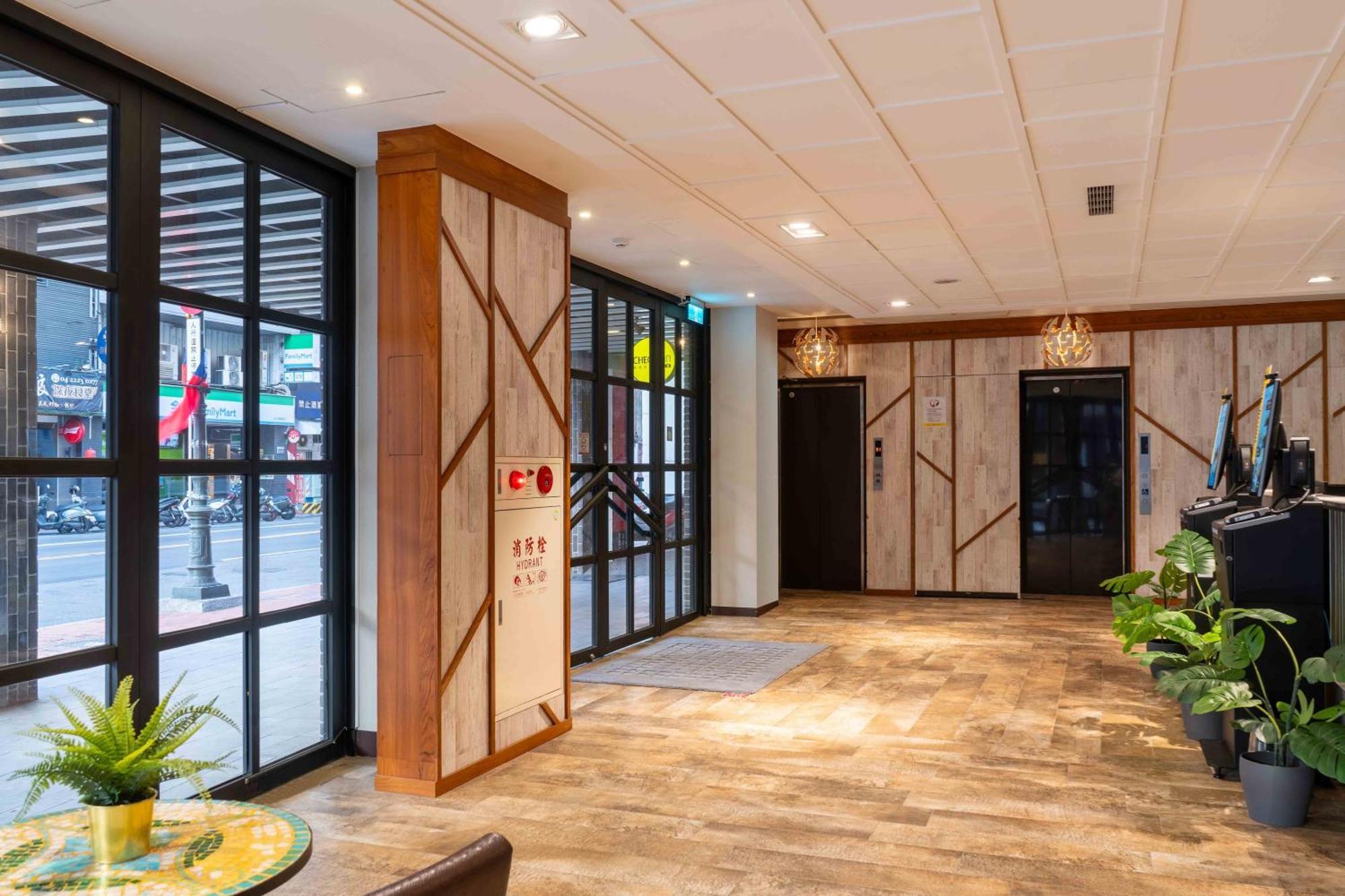 Check Inn Taichung Ziyou Экстерьер фото