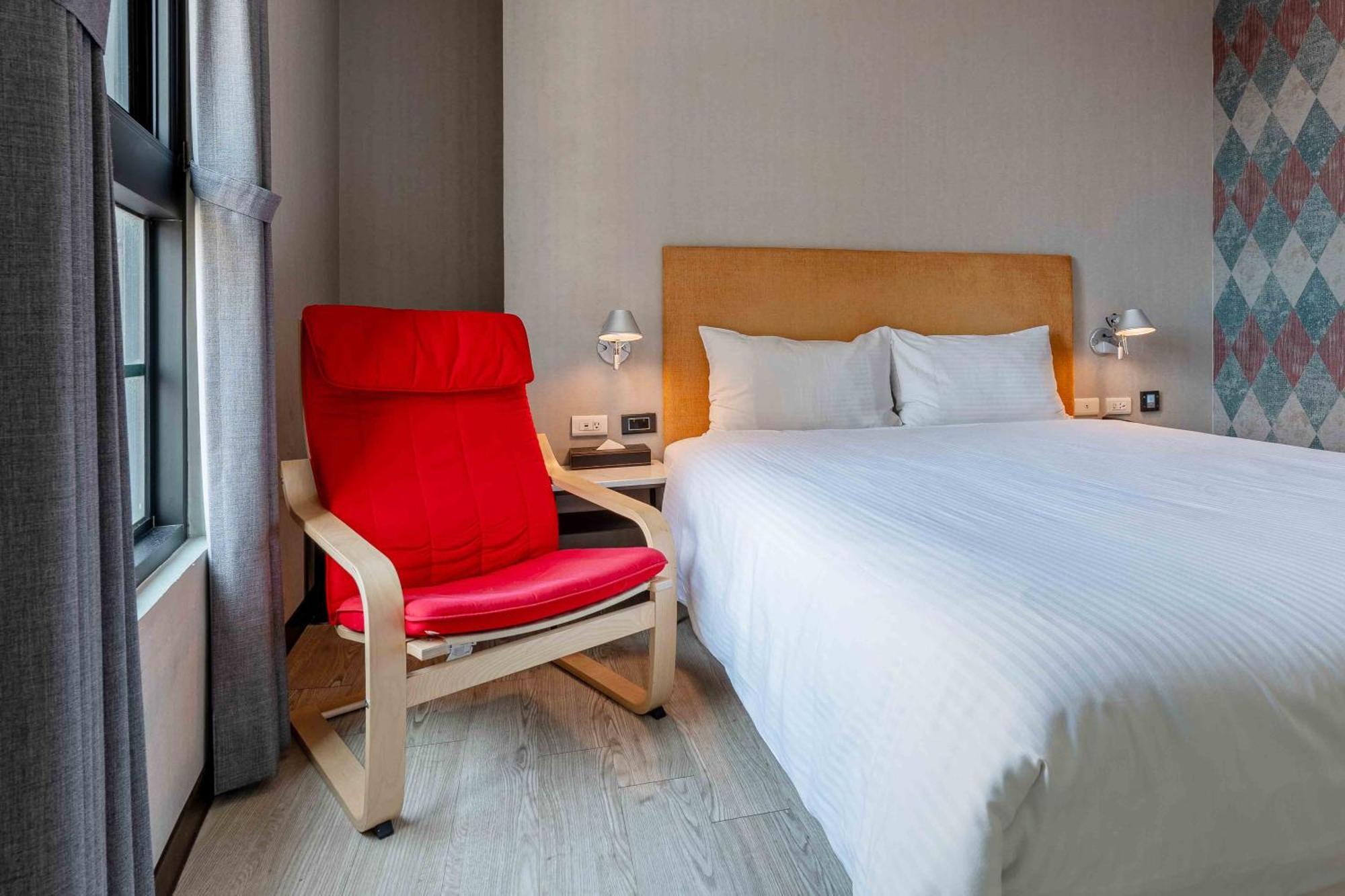 Check Inn Taichung Ziyou Экстерьер фото